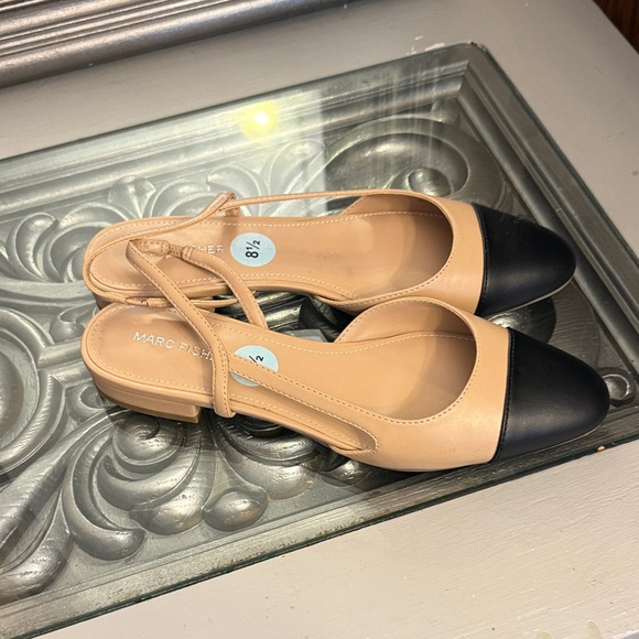 Marc Fisher 8.5 Dela Closed Toe Slingback Flats Black and Tan - Picture 1 of 11
